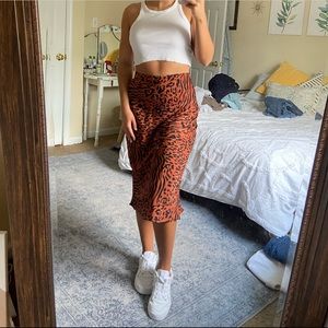 Leopard print midi skirt